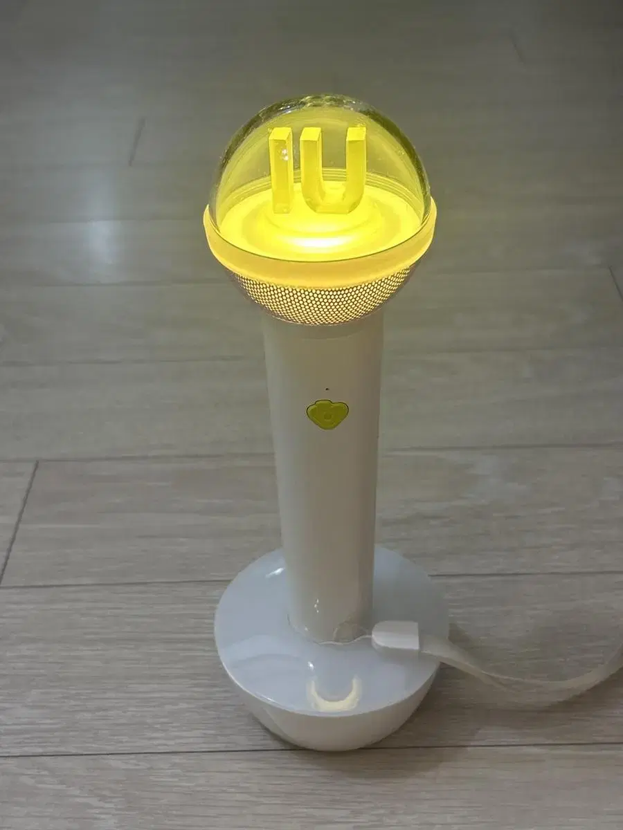 IU lightstick ver.2 sells (used once)