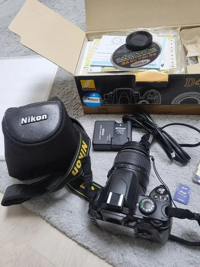 니콘 카메라  dslr d40 ( 시그마 렌즈 포함 ) 팝니다