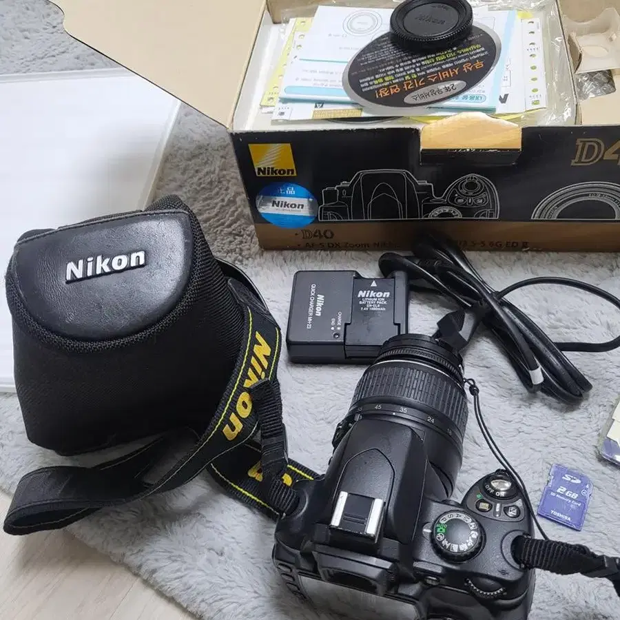 니콘 카메라  dslr d40 ( 시그마 렌즈 포함 ) 팝니다