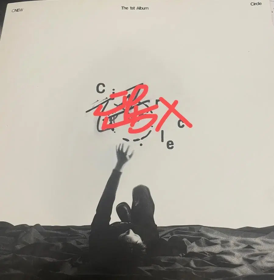 (Not for sale) shinee onew circle circle signed album