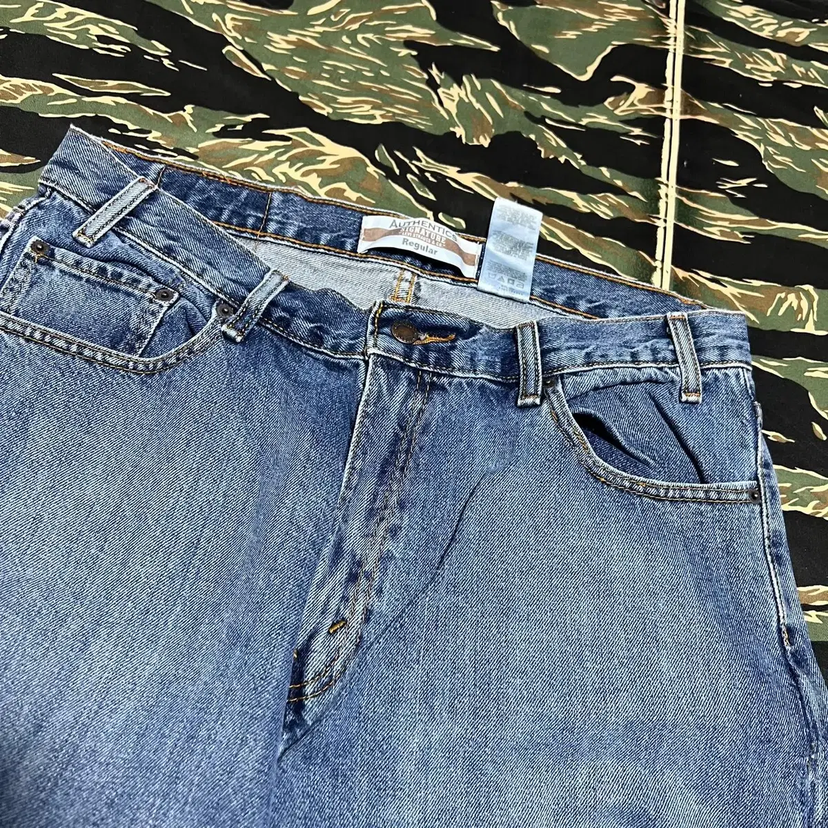 AUTHENTICS x LEVI'S 레귤러핏 레소토 데님 34size