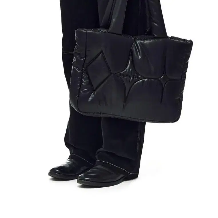 헤레틱 패딩백 HERETIC PADDING BAG / black