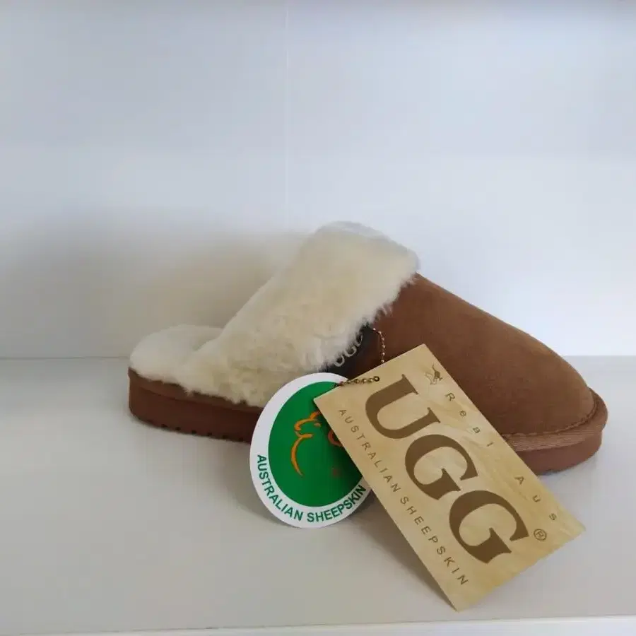 호주 어그 UGG 슬리퍼 체스트넛 색상 242mm사이즈