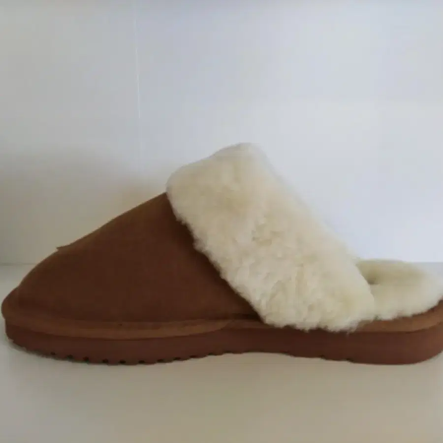 호주 어그 UGG 슬리퍼 체스트넛 색상 242mm사이즈