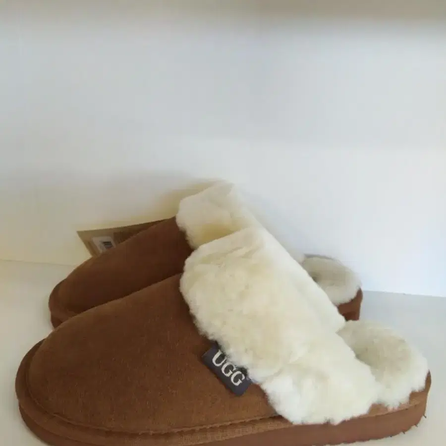 호주 어그 UGG 슬리퍼 체스트넛 색상 242mm사이즈