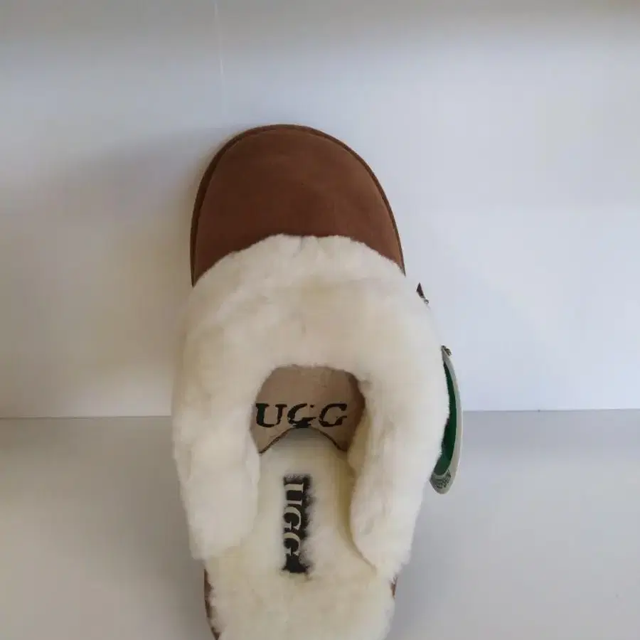 호주 어그 UGG 슬리퍼 체스트넛 색상 242mm사이즈