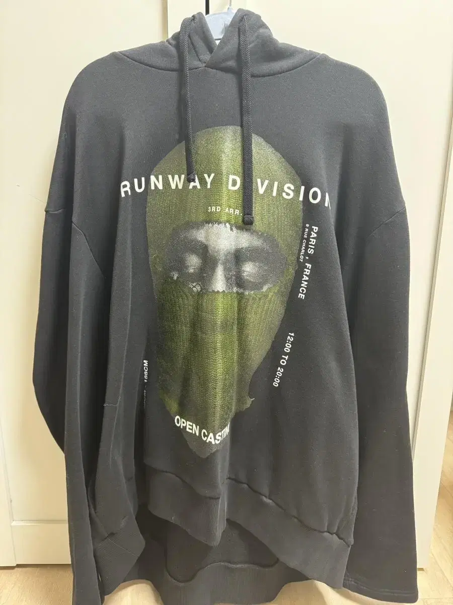 Innominate Kanye Hoodie size M