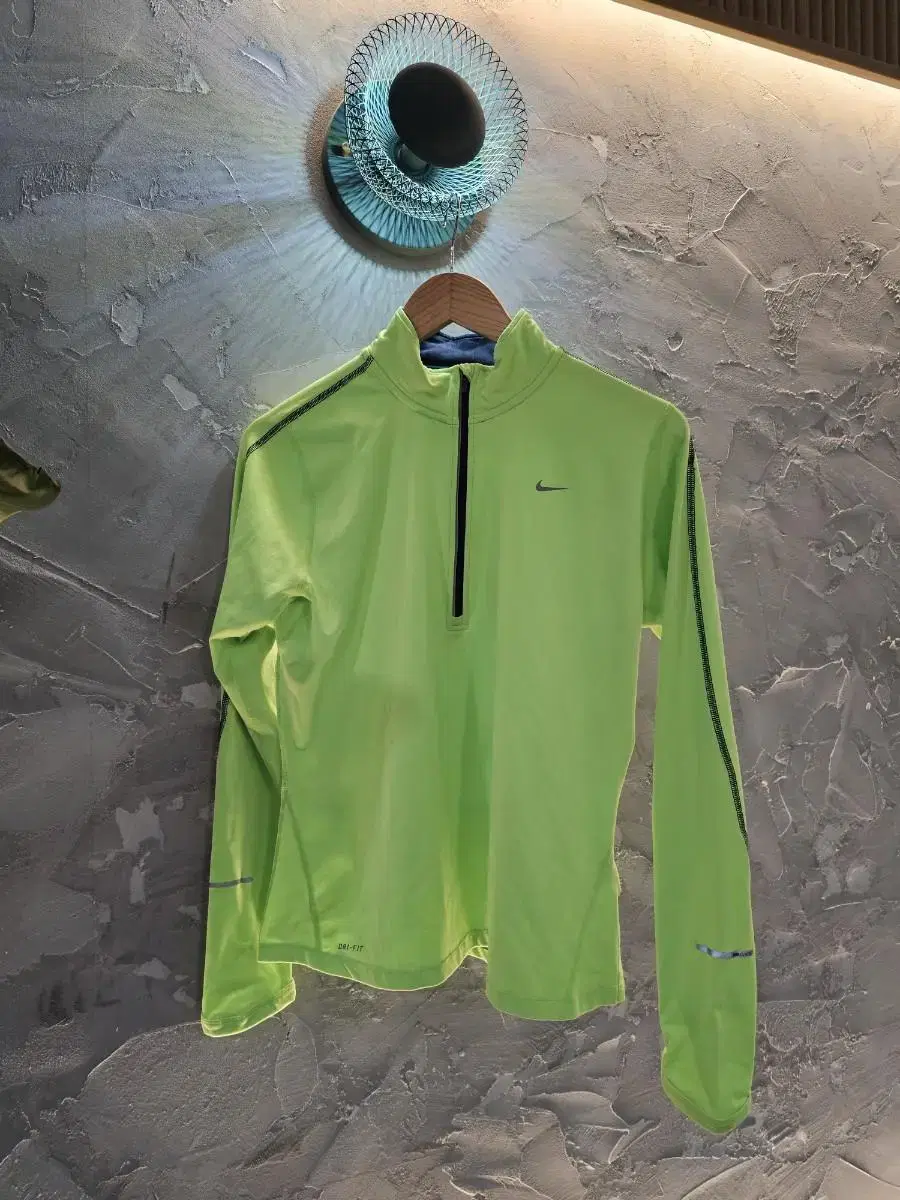 NikeDri-Fit Women's Fluorescent Jersey XL sells