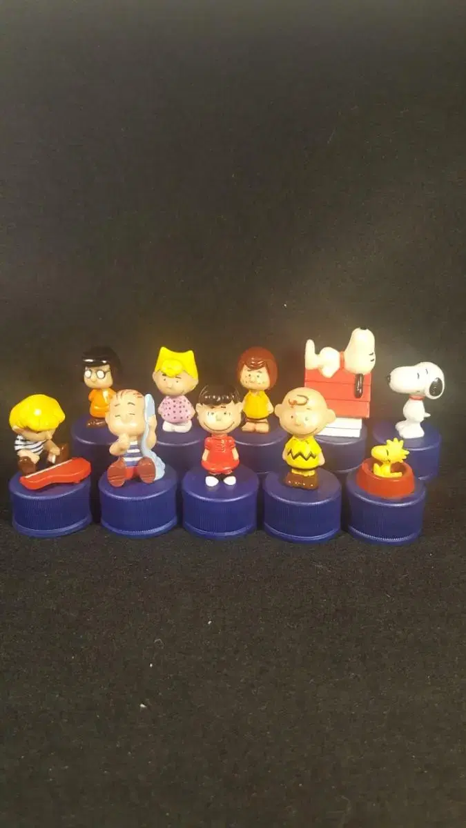 10 Snoopy Bottlecap Figures