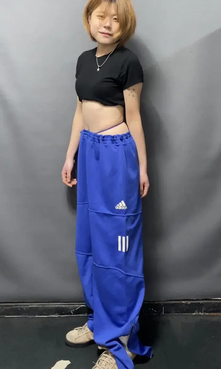 80s Adidas wide bloo cutoff pants XO