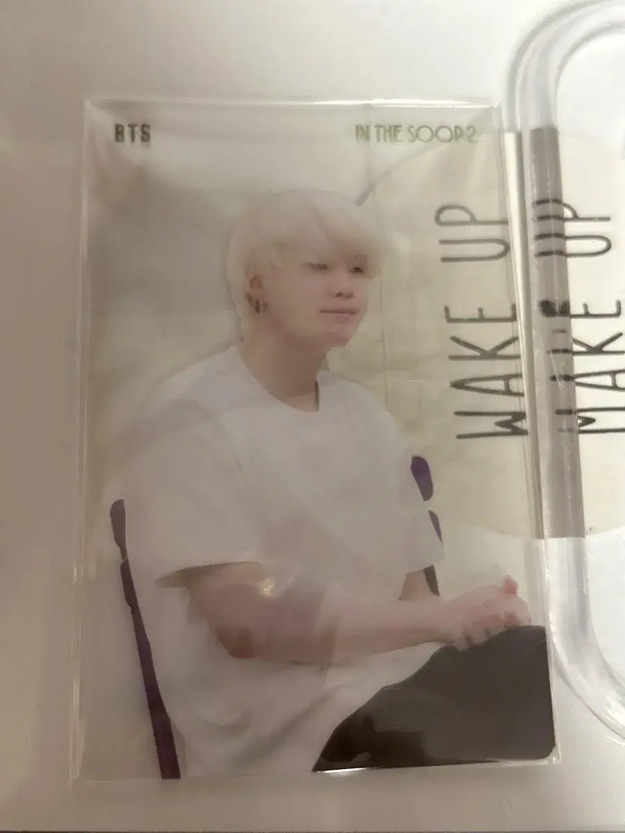 In the Forest2 suga sells transparent photocards