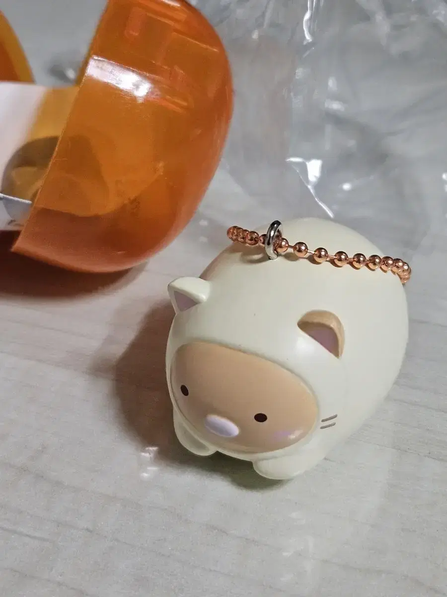 Sumikogurashi Tonkatsu Cat Gacha Keyring