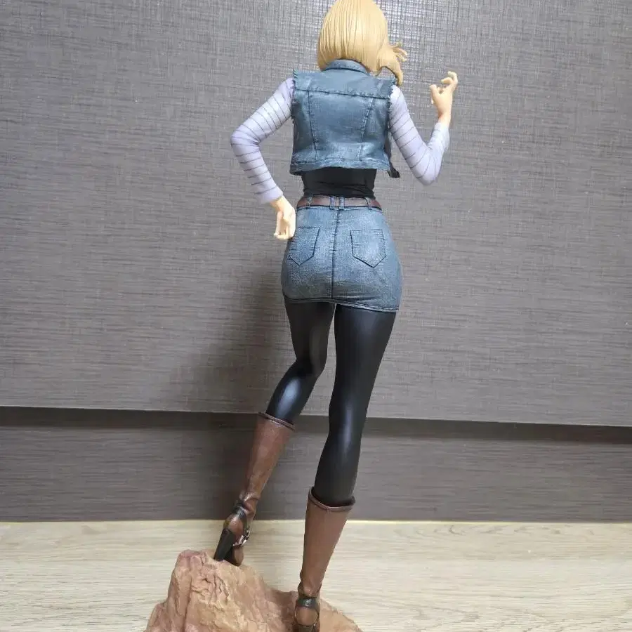 드래곤볼 인조인간 18호 피규어( 1/4 , 45cm)