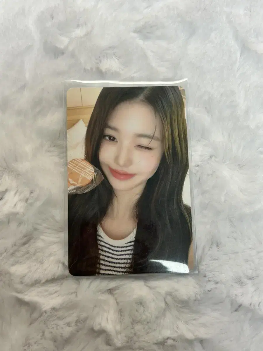 ive photobook with muu wonyoung photocard