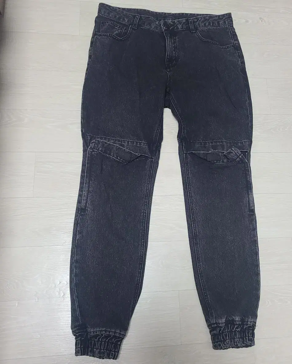 19FW Junji Black Blue Knee Ripped Denim Size 48