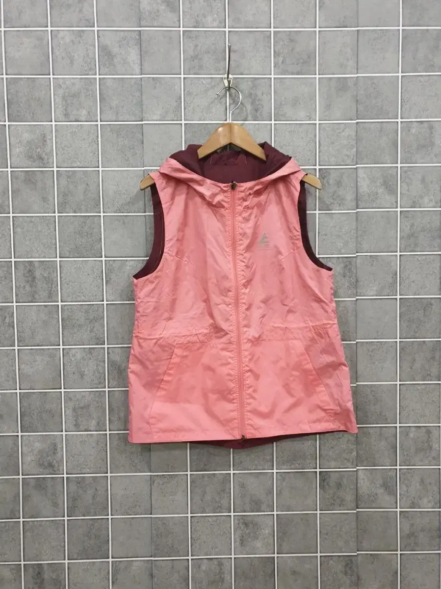 A722 Hooded Reversible Vest