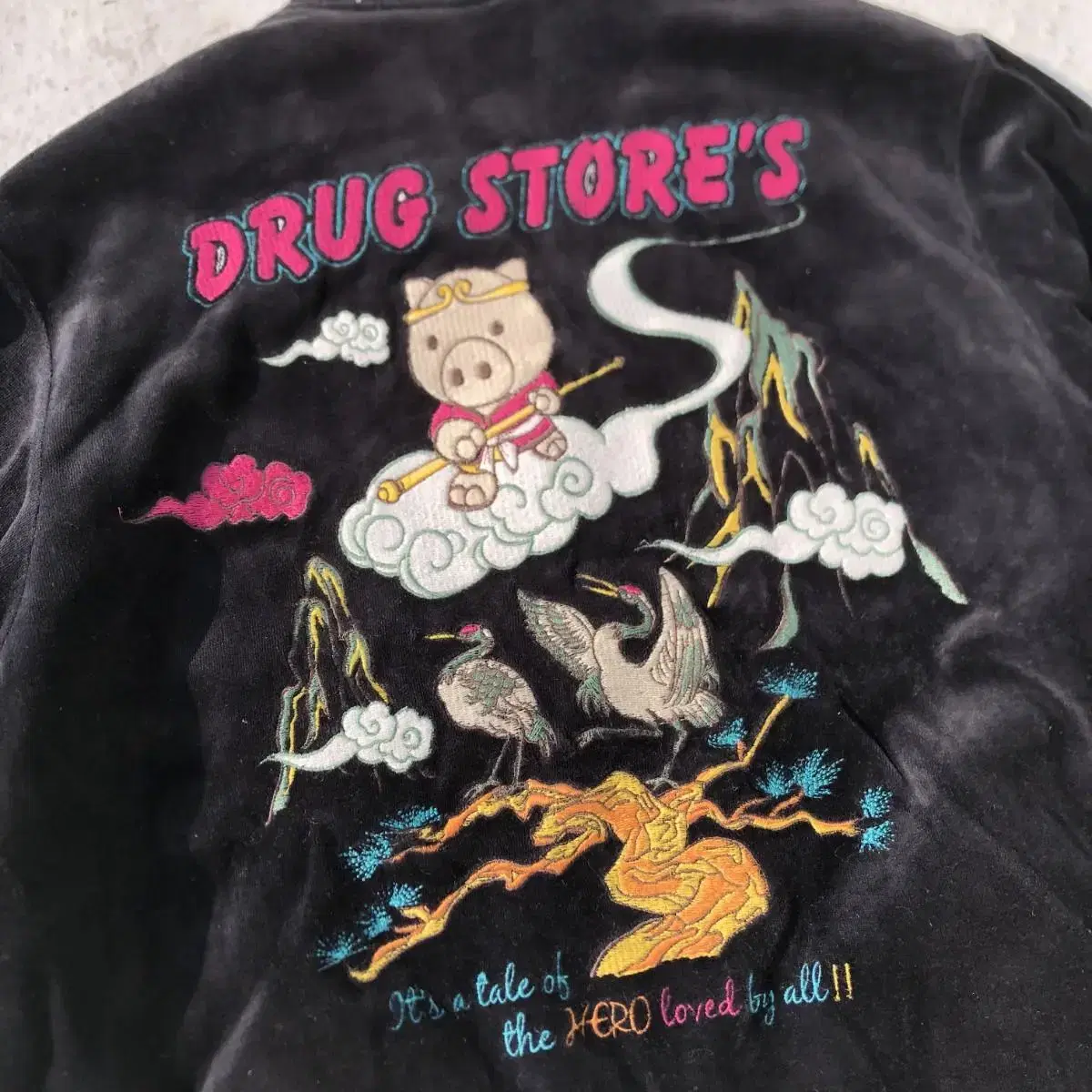 [L] Drug Store 드러그 스토어 벨벳 자수 스카쟌