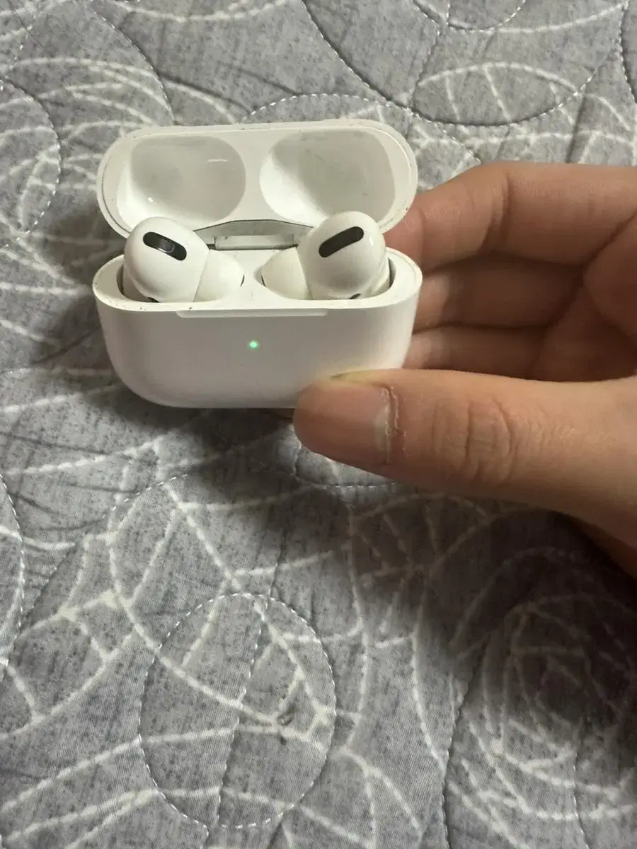 AirPods Pro 1st generation left side no sound