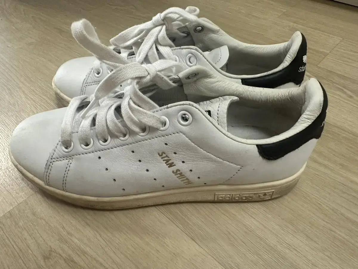 adidas Stan Smith 240