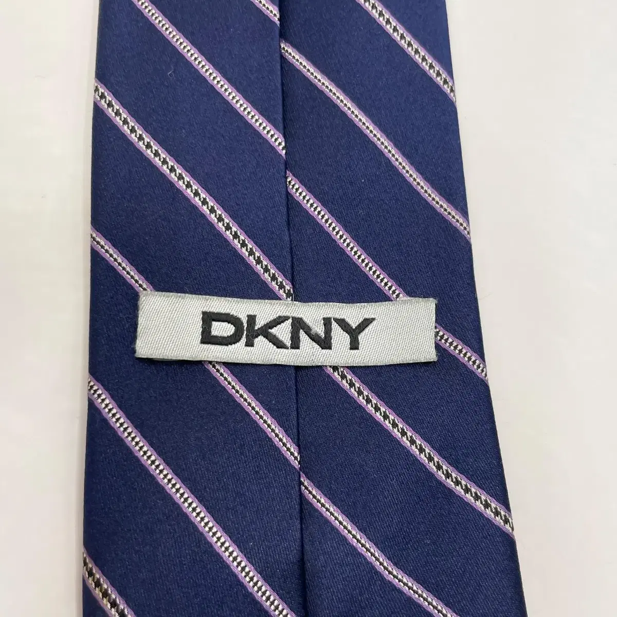 DKNY 패턴 넥타이