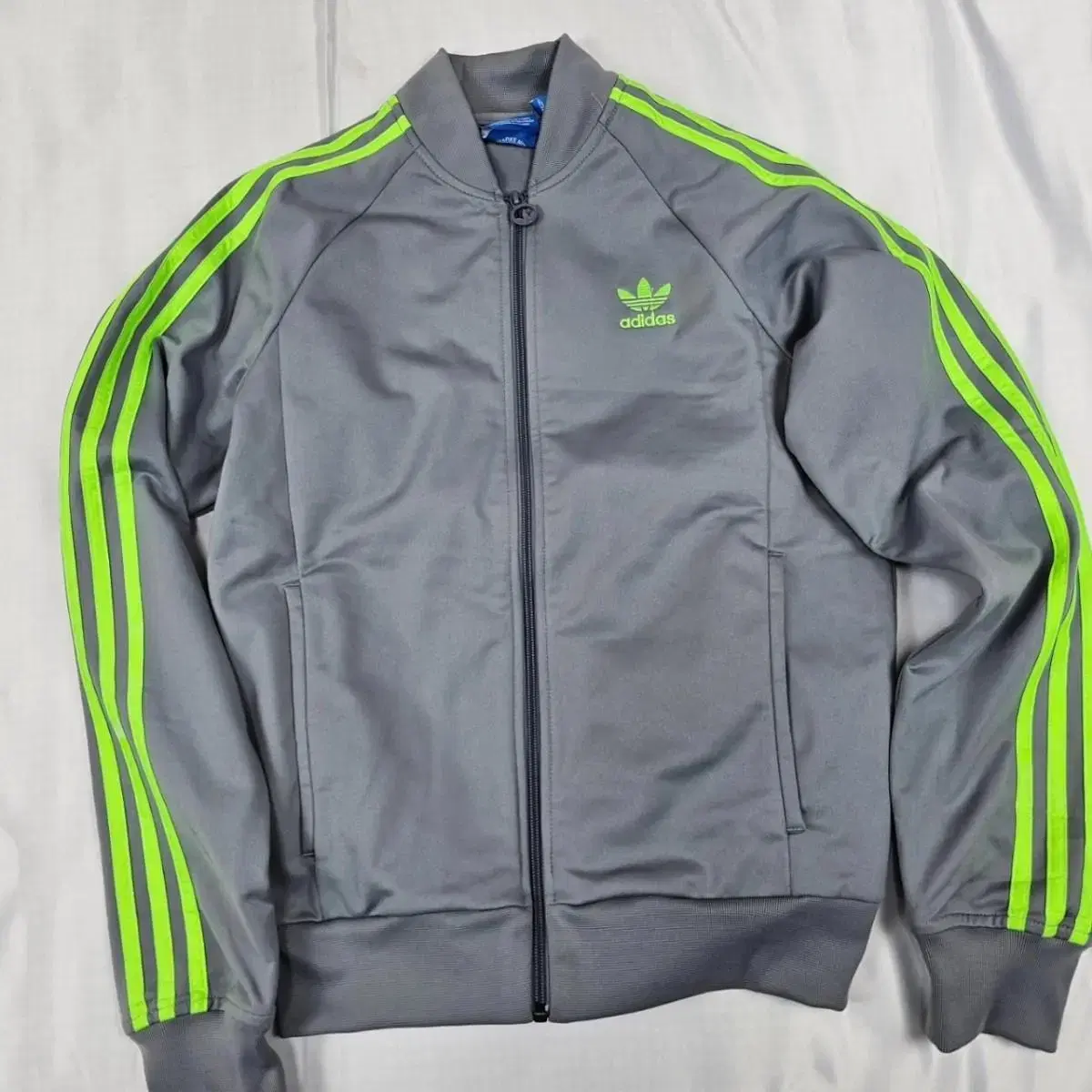 adidasSuperstarTrekTop