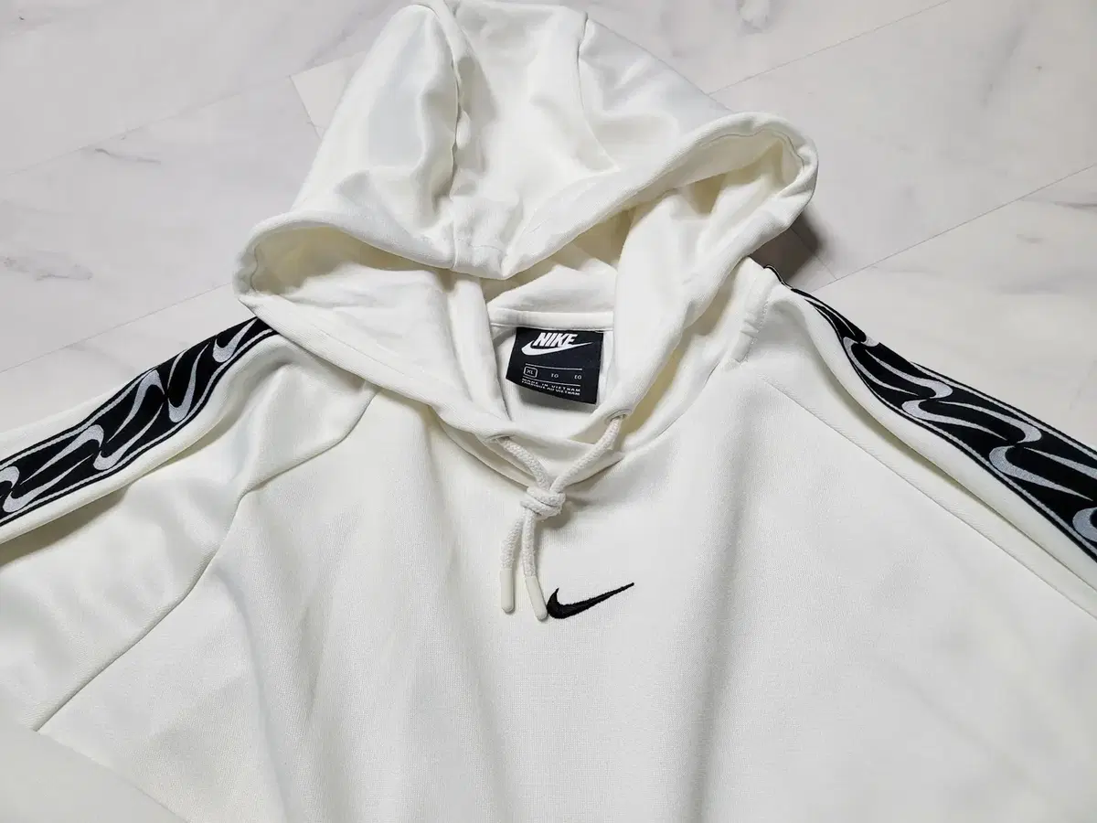 Nike Women's Side Logo White Hoodie 95 pol912