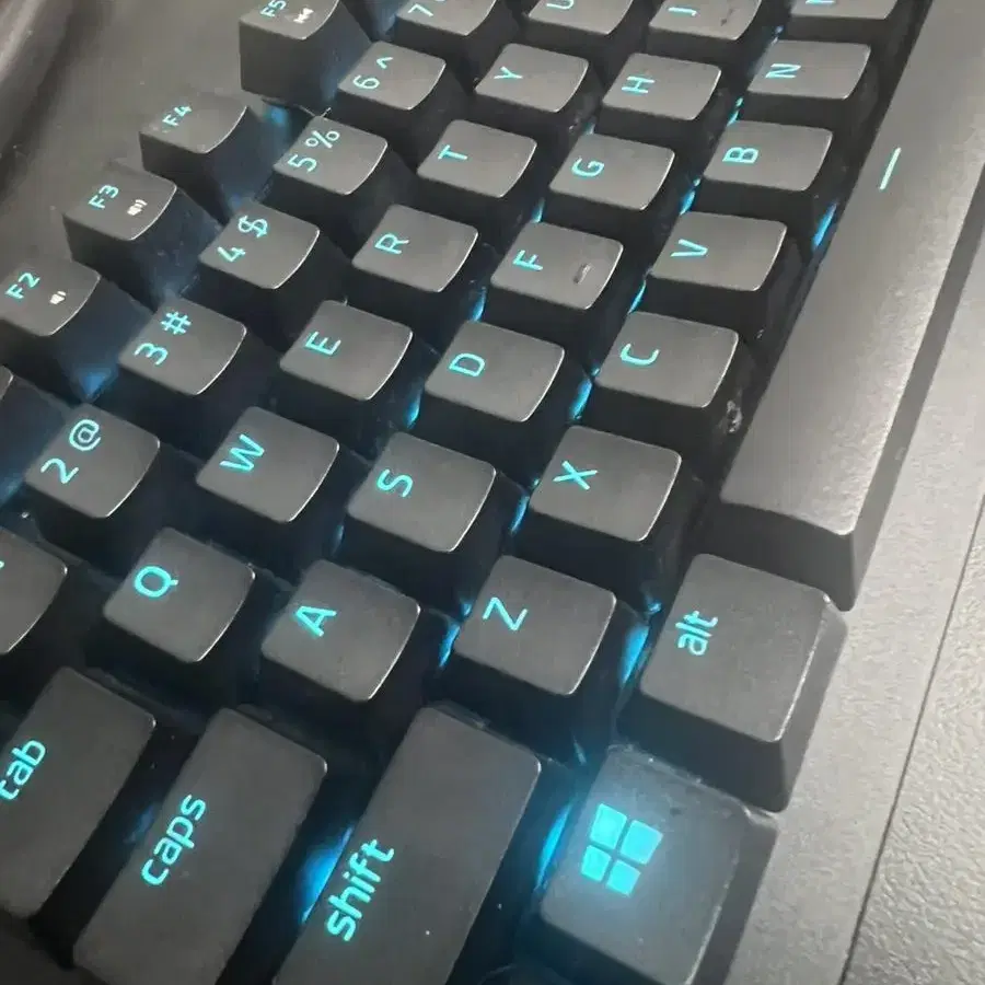 레이저 헌츠맨 v2 리니어 tkl