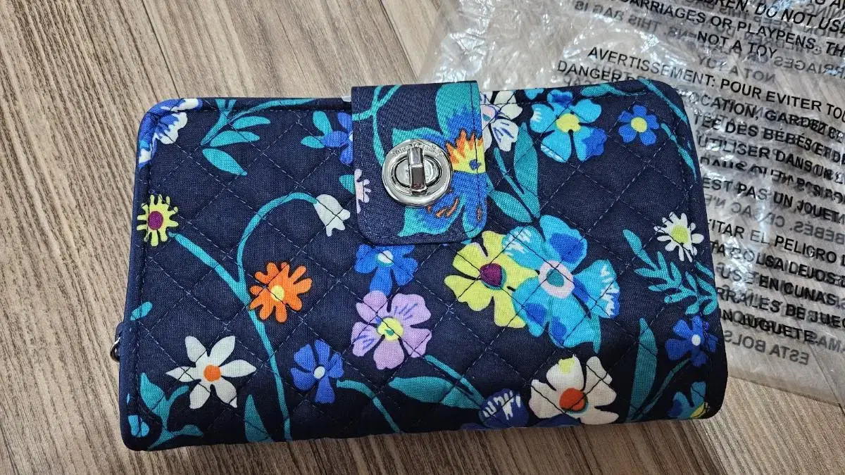 베라 브래들리 RFID 턴락 지갑 Vera Bradley