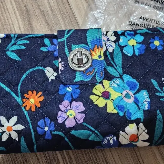 베라 브래들리 RFID 턴락 지갑 Vera Bradley