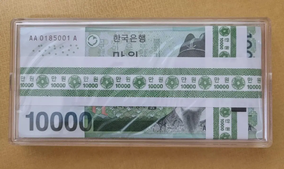 리피트가 포함된 초판100장 다발