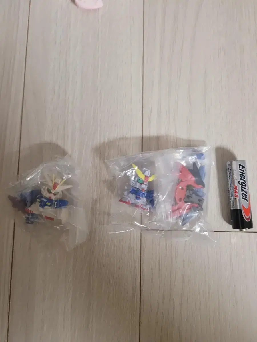 Unsealed Rare) Set of 2 SD Gundam Figures