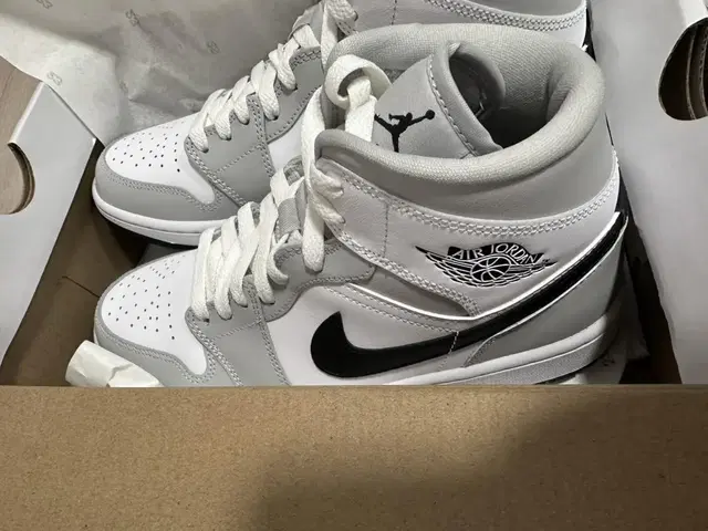 조던 그레이포그 미드  WMNS AIR JORDAN 1 MID 250