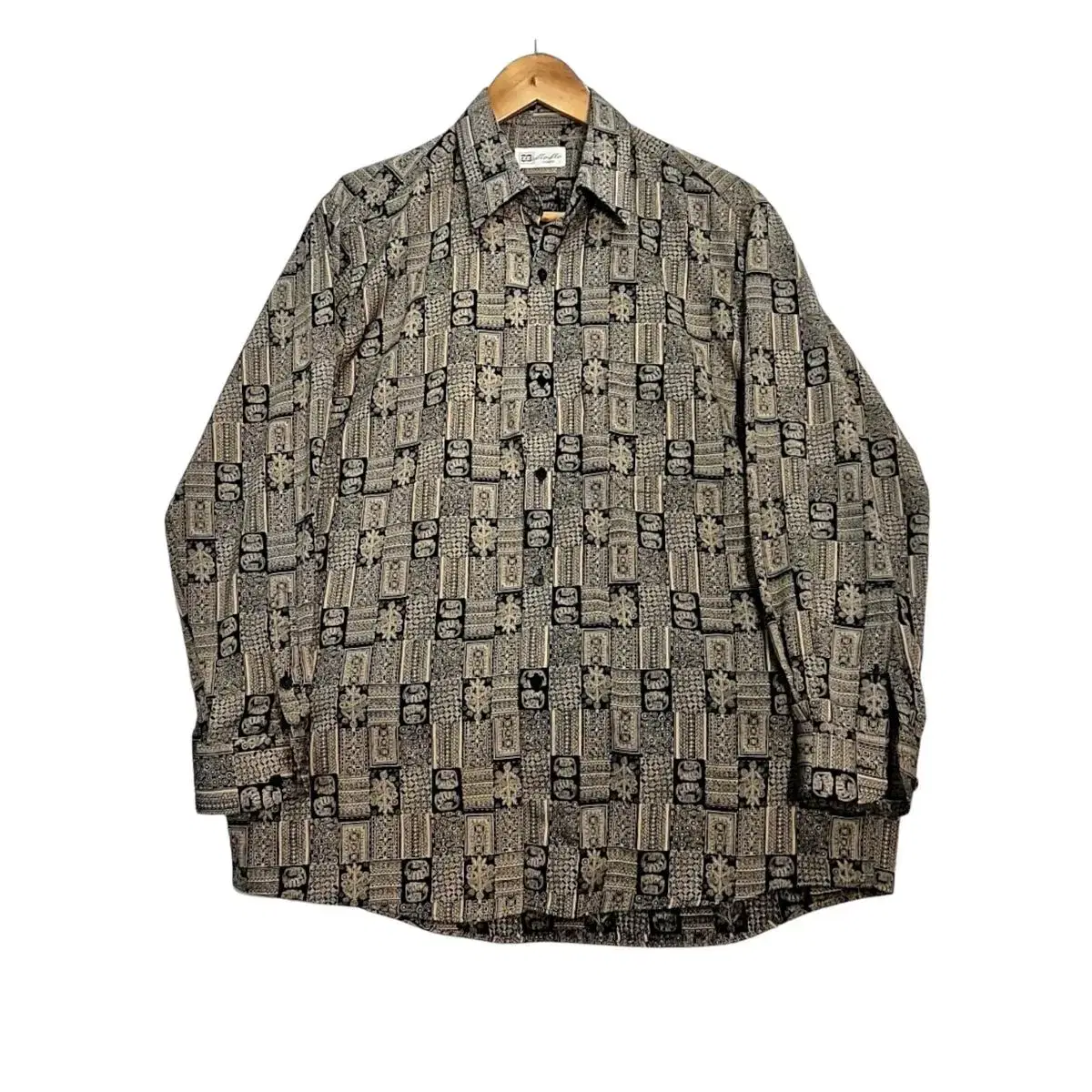 Momo pattern shirt