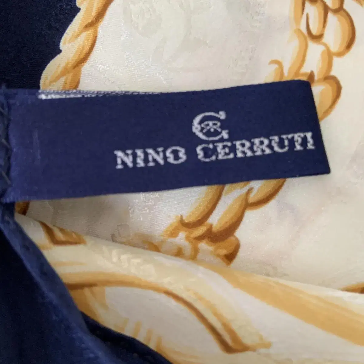 Nino cerutti 실크 100% 스카프