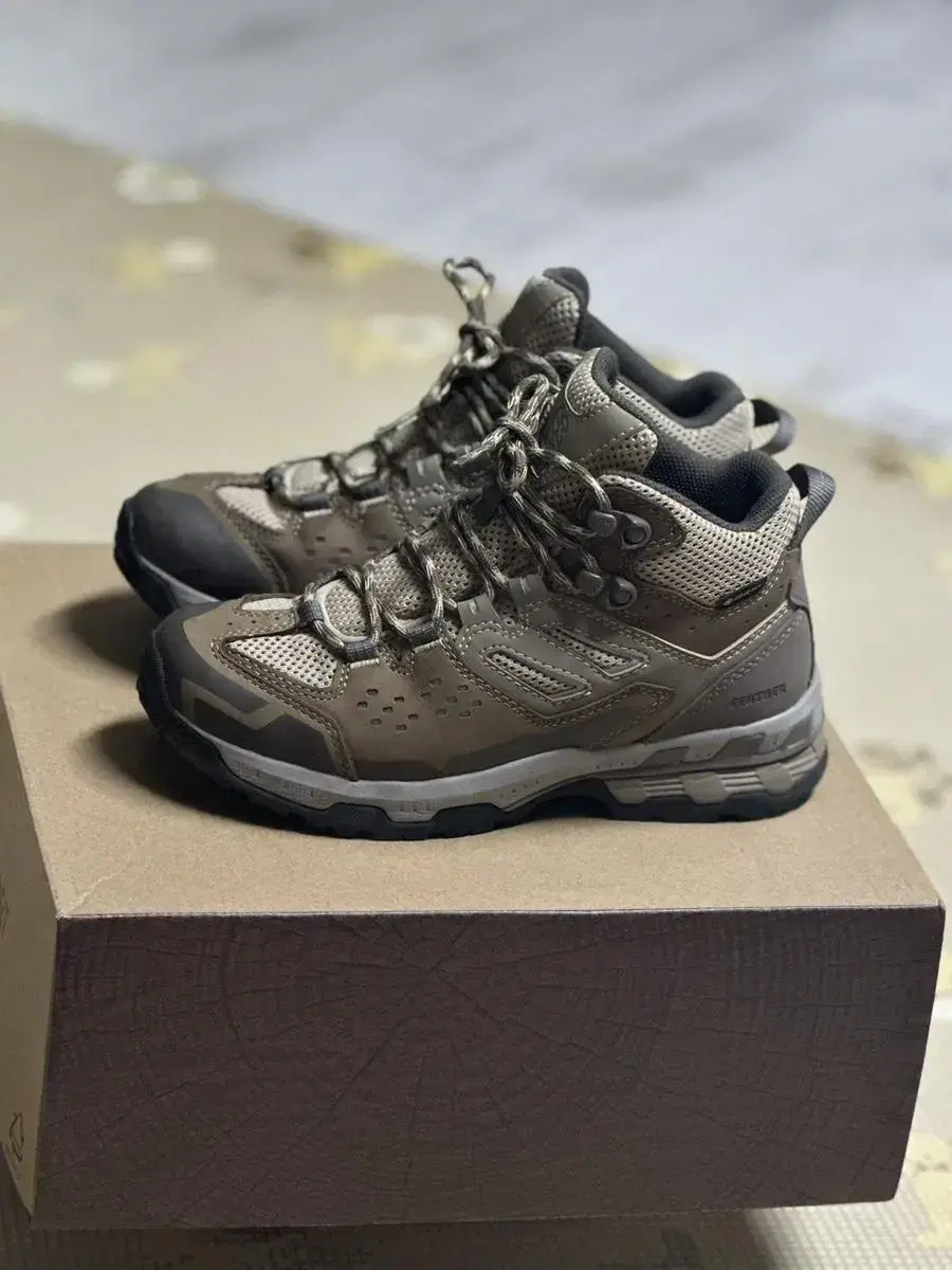 Kolon Sports hiking boots 230 Feather 6