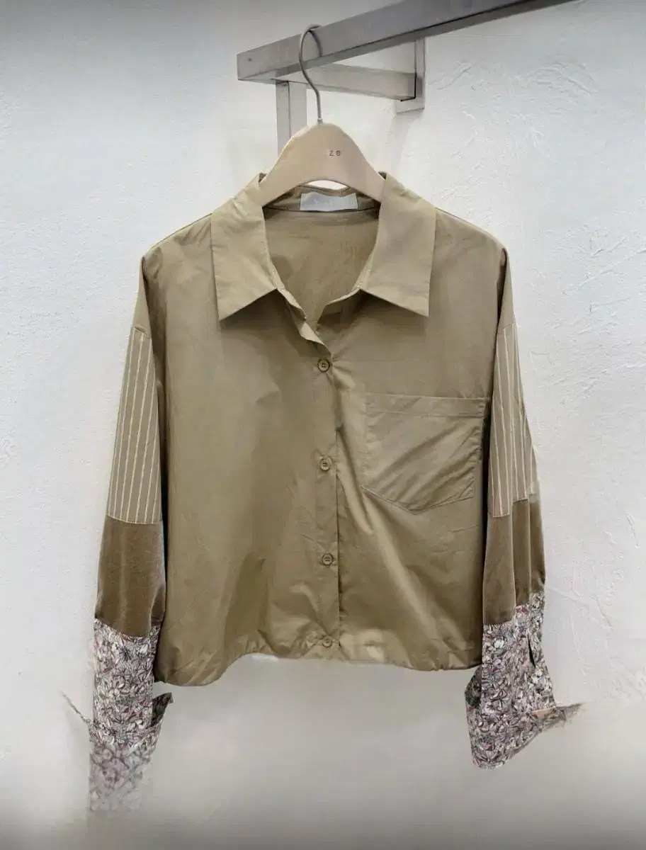 Sleeve Color Matching semi Crop Shirt Jacket