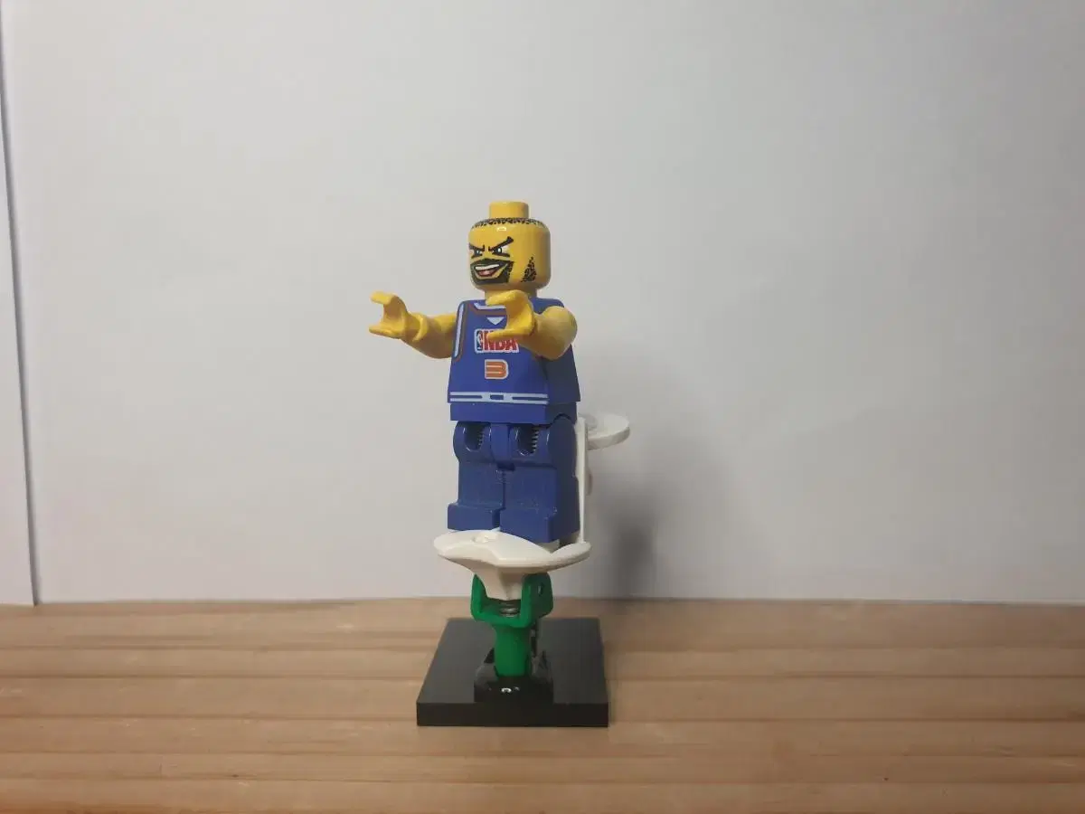 [Genuine] Rare LEGO NBA Basketball Player & Ball Launcher