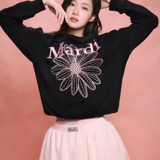 메르디 검정 맨투맨 SWEATSHIRT FLOWERMARDI NEEDLE