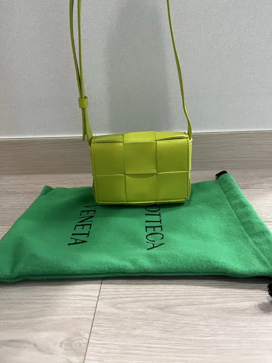 보테가베네타 미니카세트백