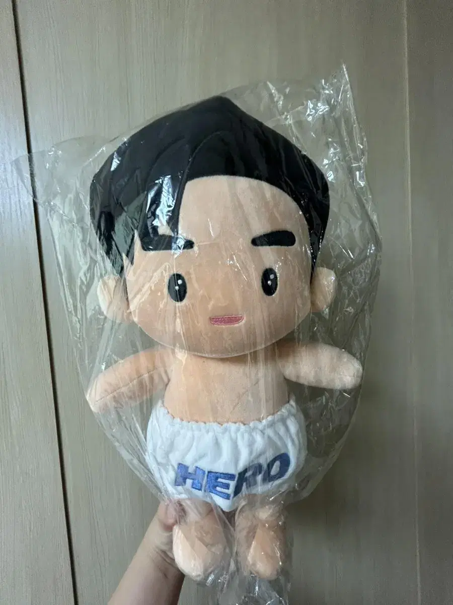 I am selling an unsealed Lim Young Hero doll 40cm !