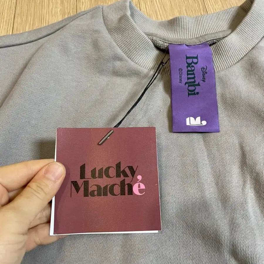 택달린 새상품 lucky marche 럭키마르쉐 밤비 오버사이즈맨투맨