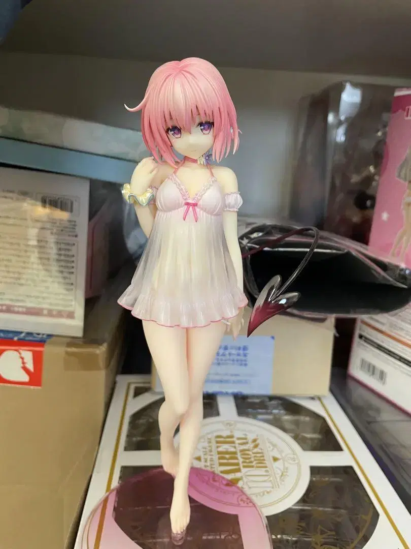 Two Love Trouble momo sells vari figures