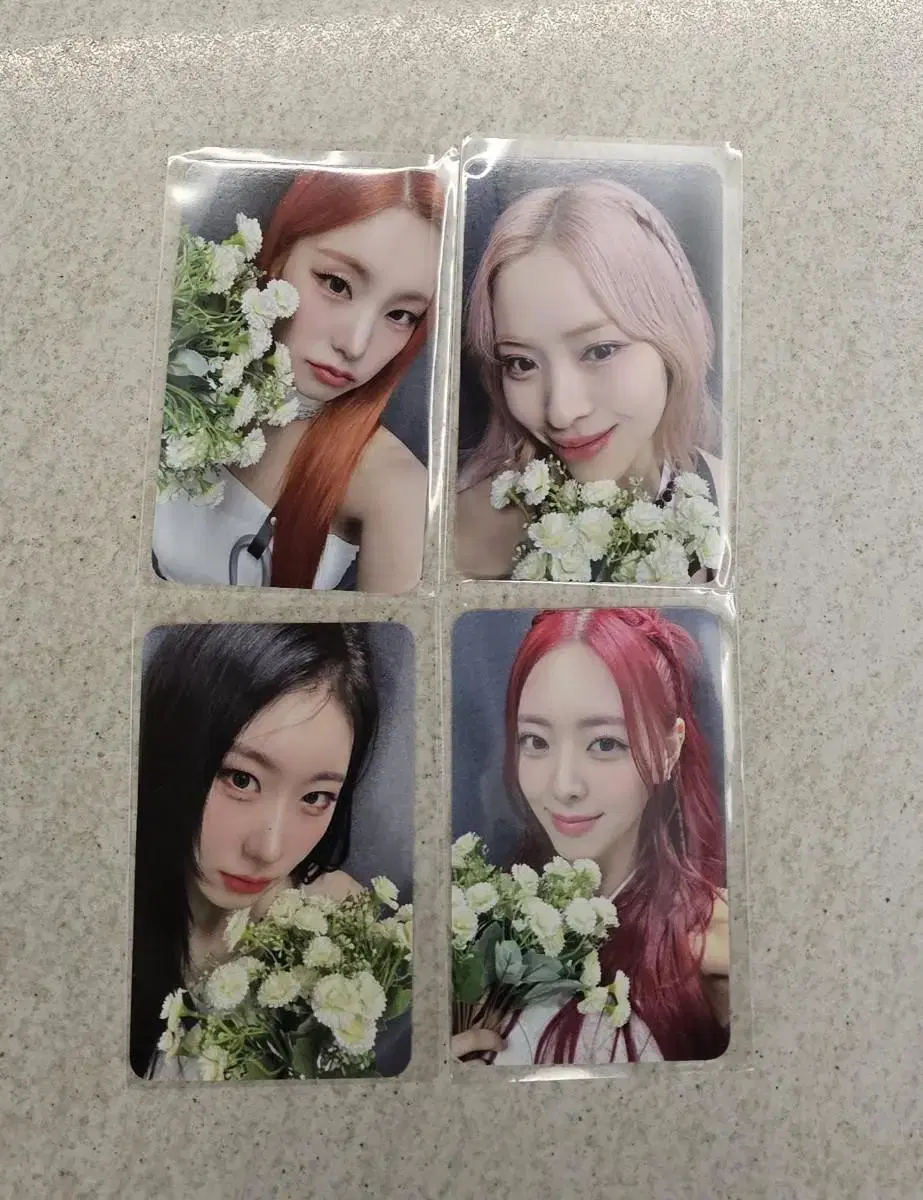 Itzy with muu unreleased photocard sells