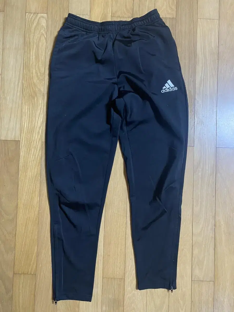 adidas tracksuit pants size 90