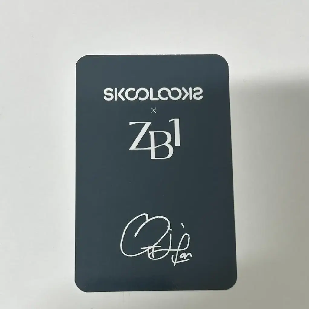 제로베이스원 SKOOLOOKS 콜라보 포카 (일괄 27000원)