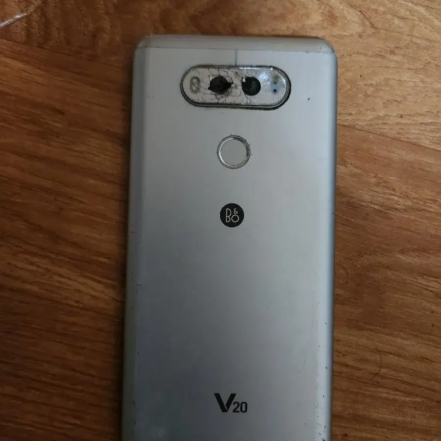 v20 고장난폰 팝니다