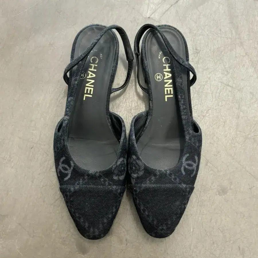 샤넬 데님 슬링백(블랙) 250size (38)