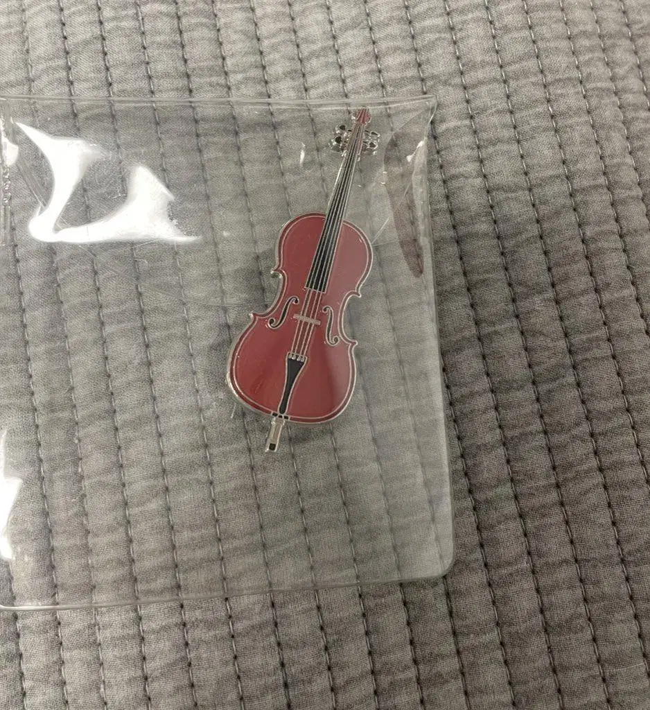 Hopi Pola Hong Jin Ho Cello Badge