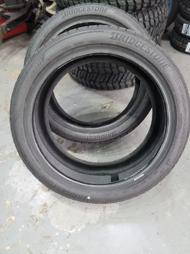 255/40r20 브릿지스톤t005 99% 새타이어