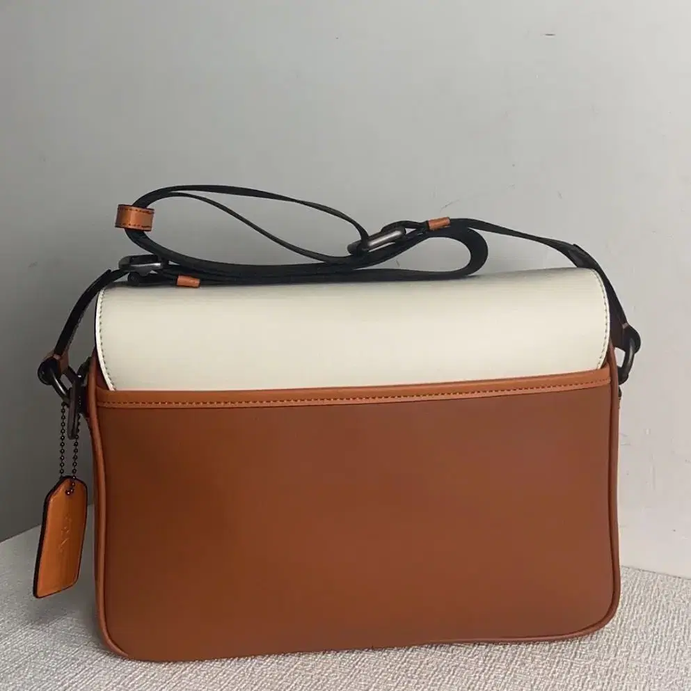 코치(COACH) CE550 OS 남자 크로스 백 숄더백